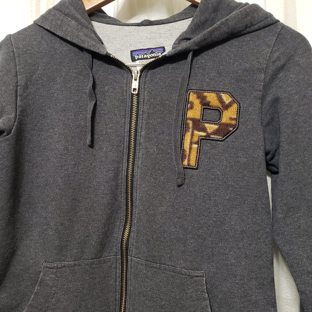 Patagonia Sz XS Letter 'P'  Full Zip Hoodie - Picture 4 of 14